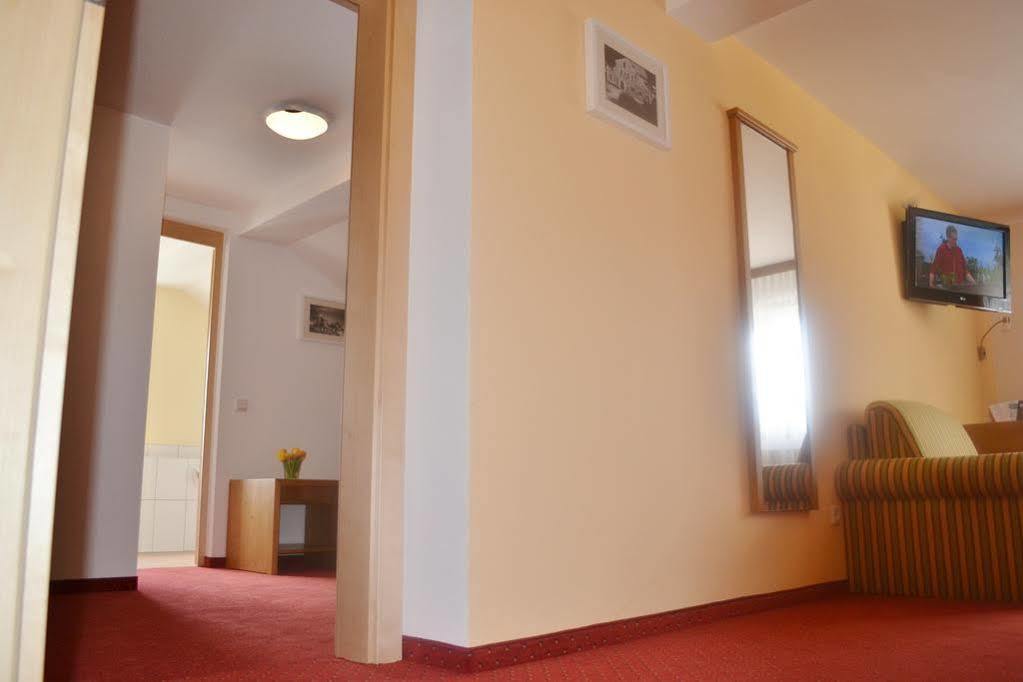 Zum Blauen Hecht Hotel Kipfenberg Bagian luar foto