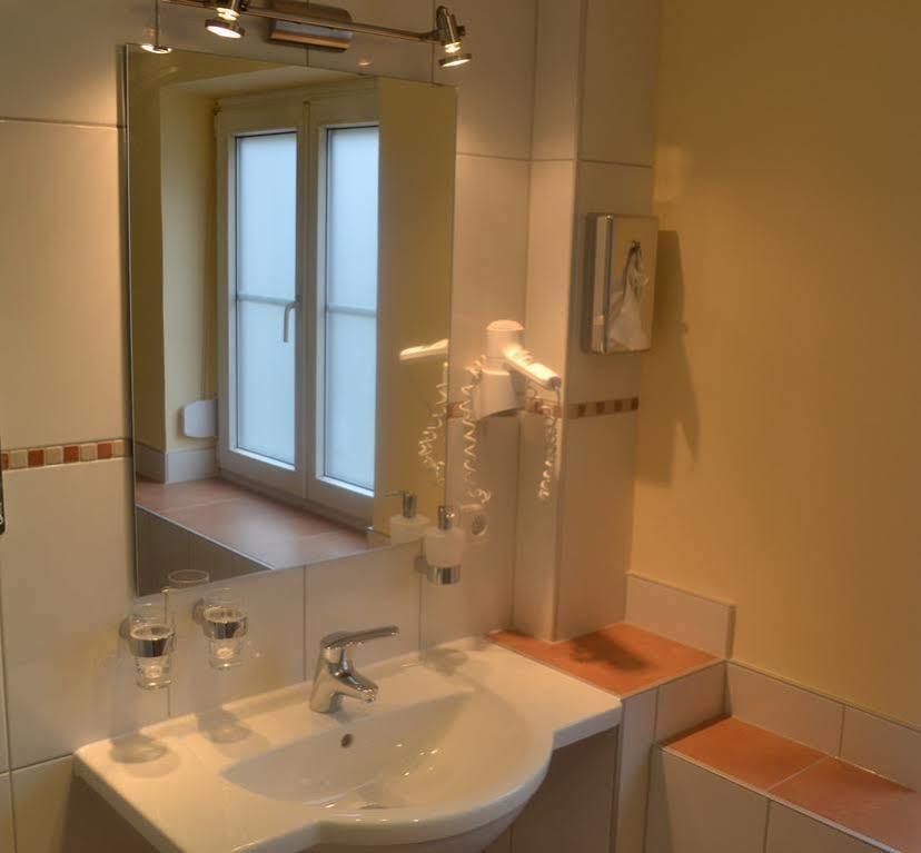 Zum Blauen Hecht Hotel Kipfenberg Bagian luar foto