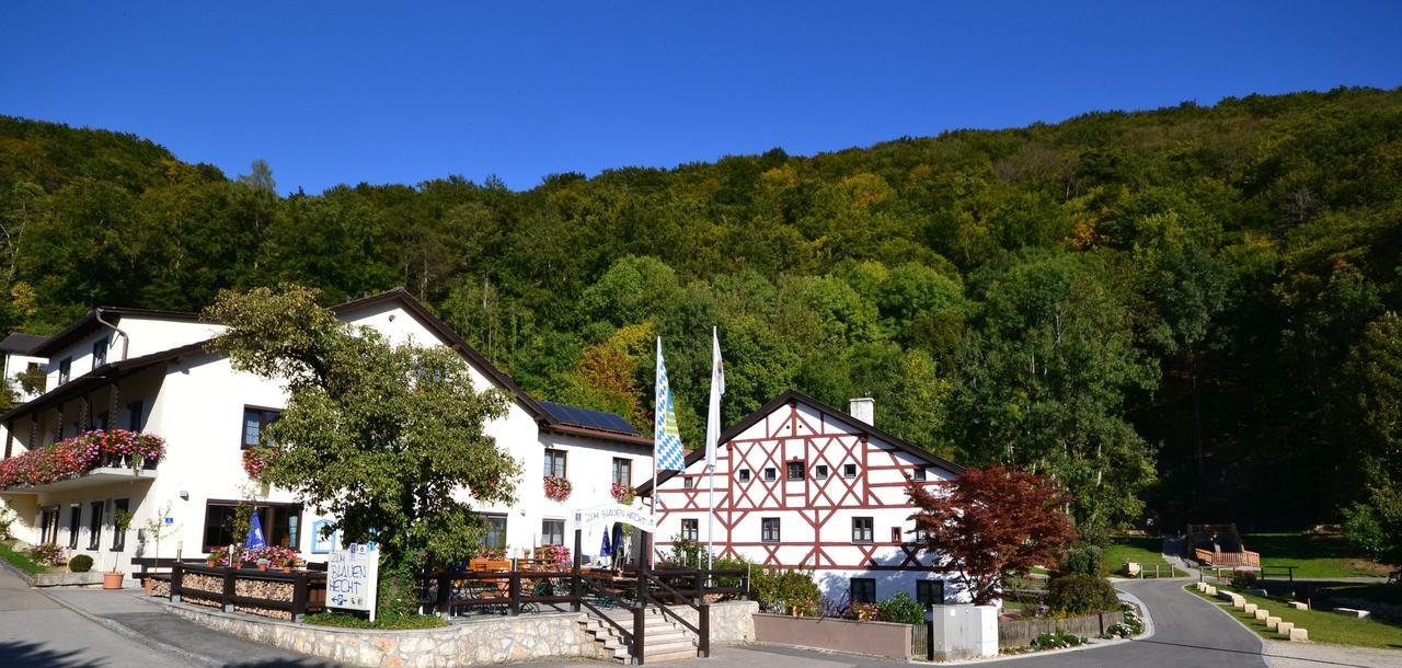 Zum Blauen Hecht Hotel Kipfenberg Bagian luar foto