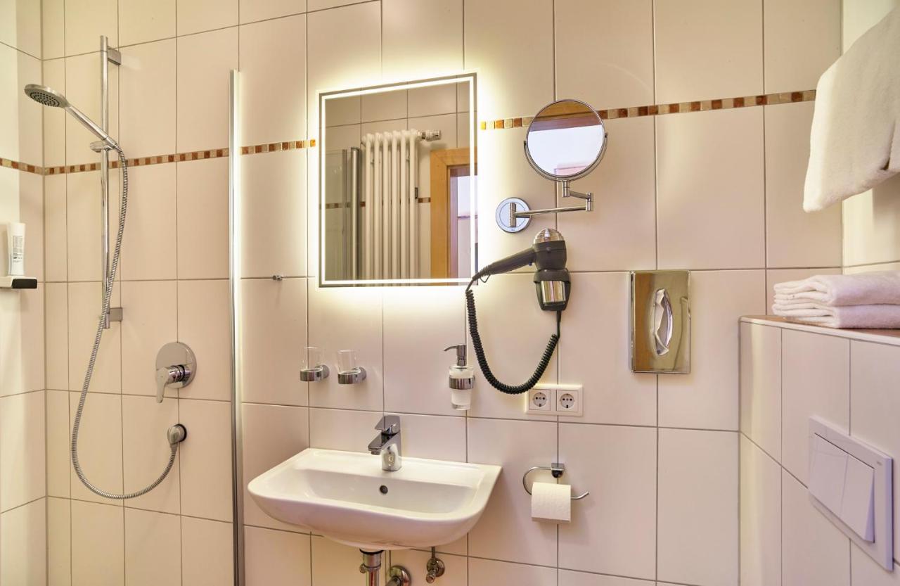 Zum Blauen Hecht Hotel Kipfenberg Bagian luar foto
