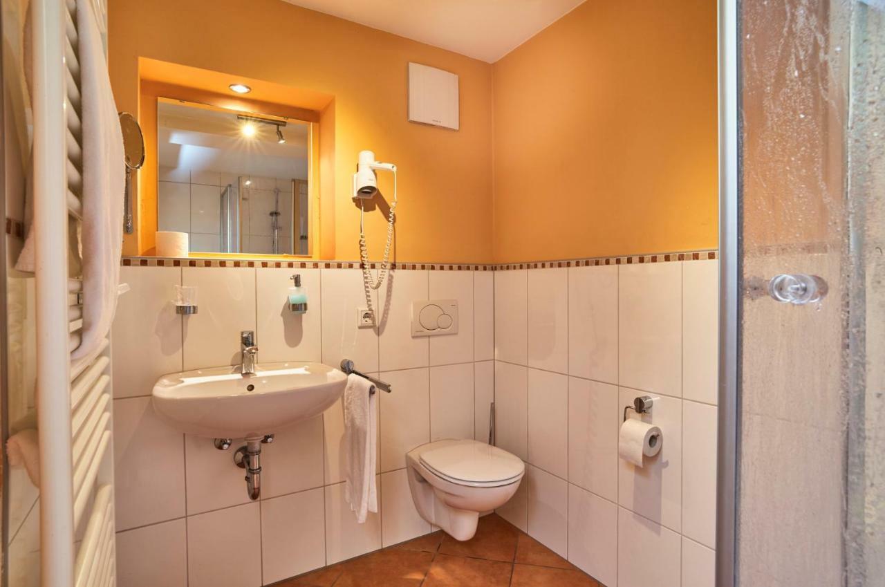 Zum Blauen Hecht Hotel Kipfenberg Bagian luar foto