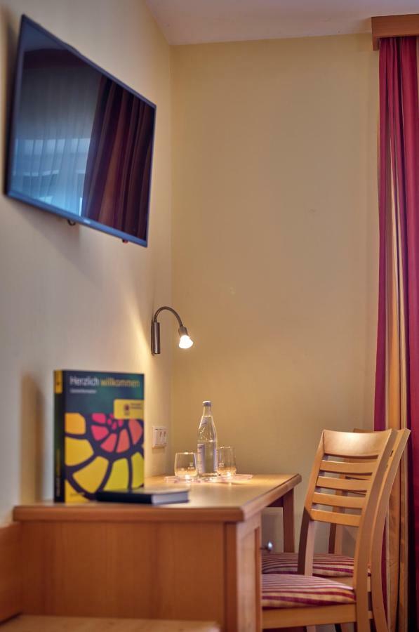 Zum Blauen Hecht Hotel Kipfenberg Bagian luar foto